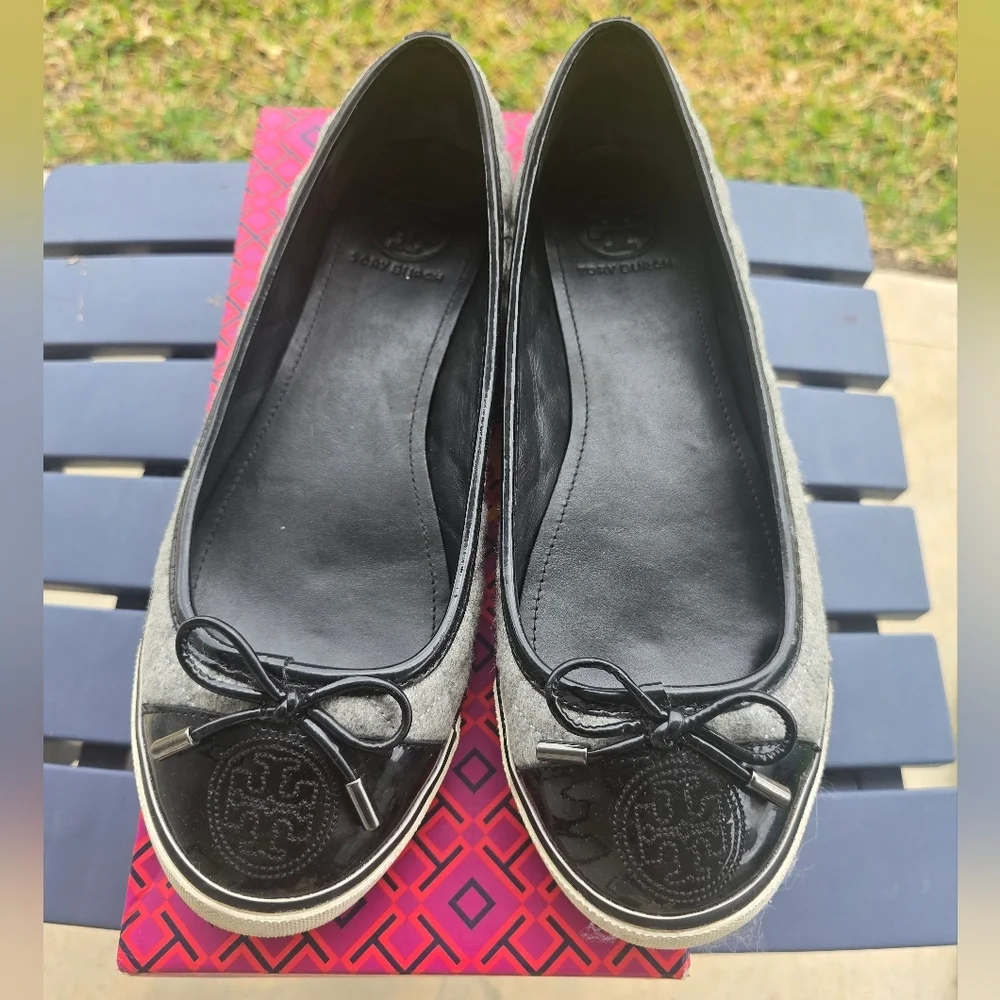 Tory Burch Ballet Flats Size 8.5M Skylar Gray Felt Black Patent Leather Luxury